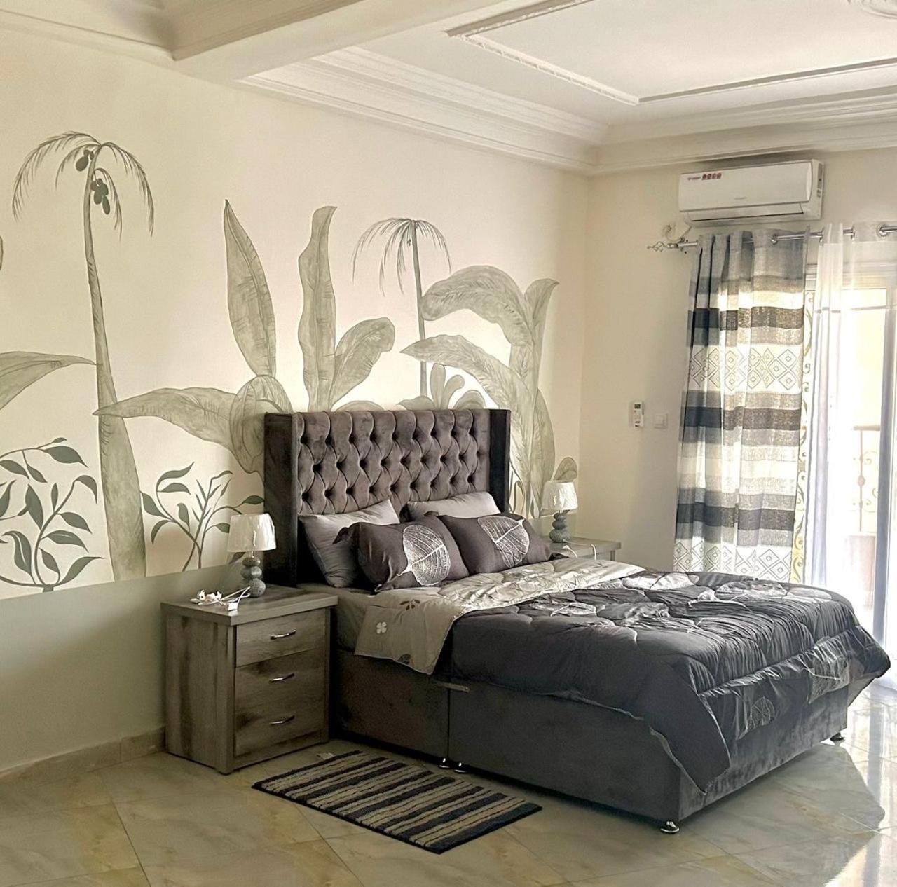 Large 3 Bedroom Appartement *